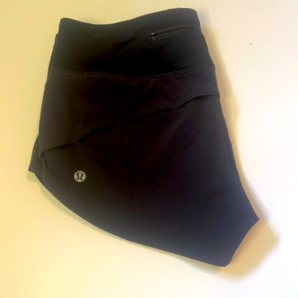 Lululemon shorts 2.5”
No stains, rips or holes
